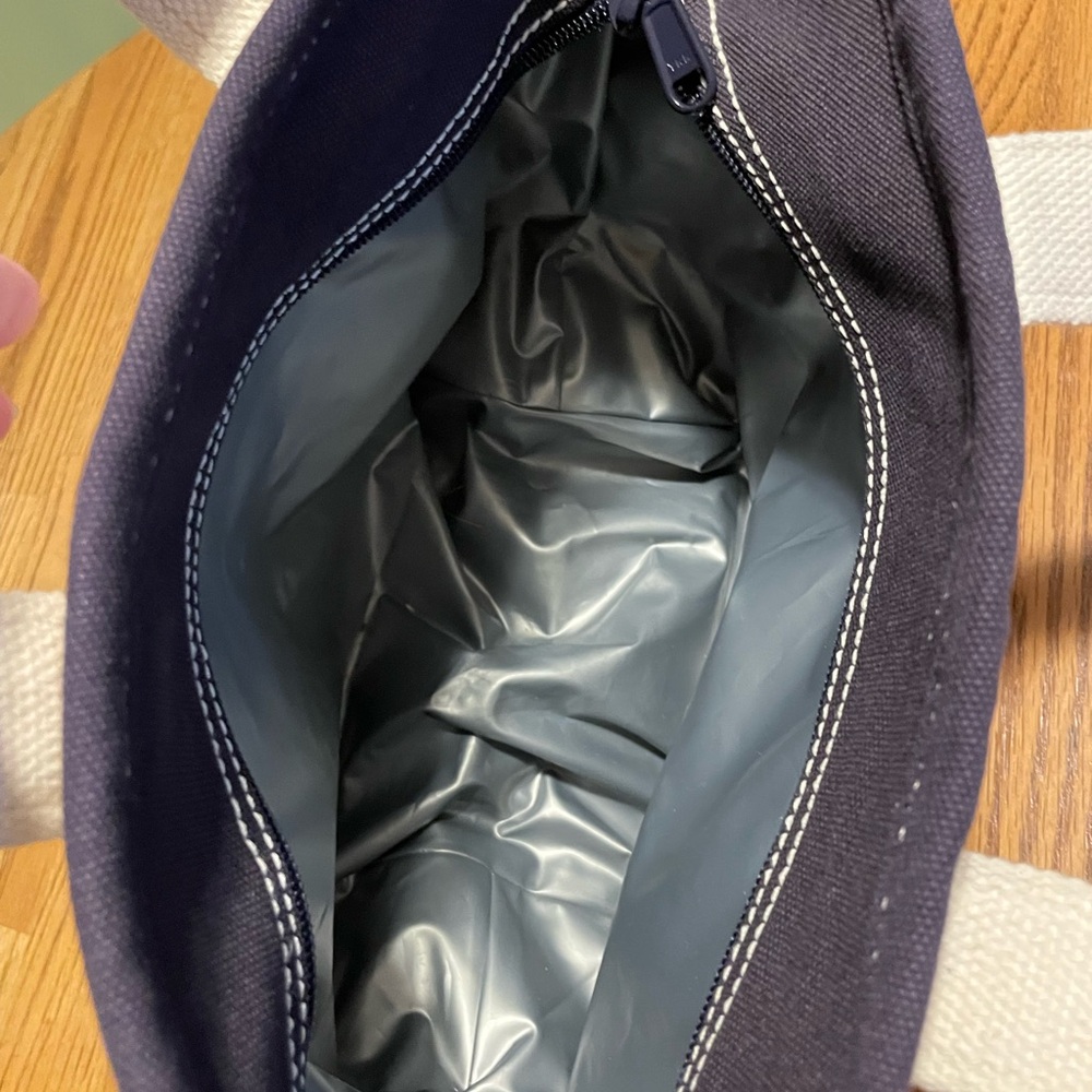Lands End Stylish Canvas Tote Insulated Lunch Bag with Navy Accents - Picture 6 of 12
